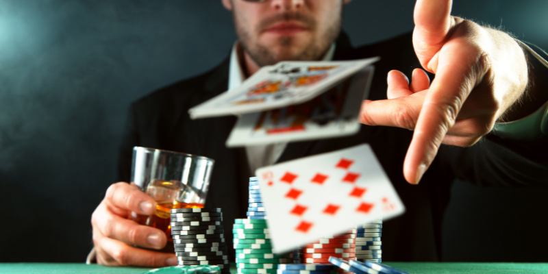 Bước đầu làm quen cách chơi bài Poker Việt Nam dễ hiểu